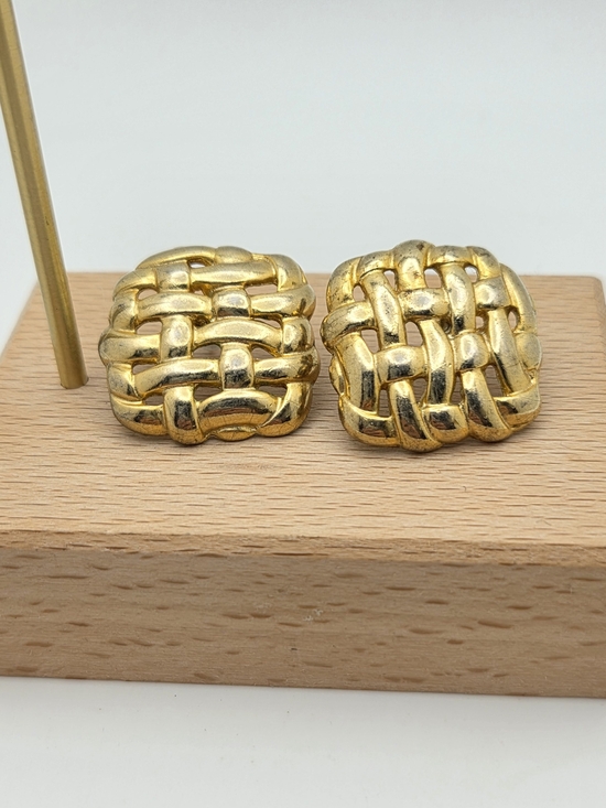 Vintage Jewelry - Vintage Gold Tone Woven Basketweave Square Post Earrings 1"